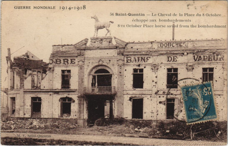Carte postale ancienne Saint-Quentin Le cheval de la place à Saint-Quentin
