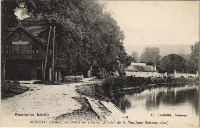 Carte postale ancienne Soissons Bords de l'Aisne à Soissons