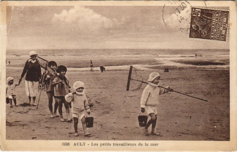 Carte postale ancienne Ault les petits travailleurs à Ault