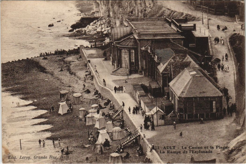 Carte postale ancienne Ault Le Casino et la Plage à Ault