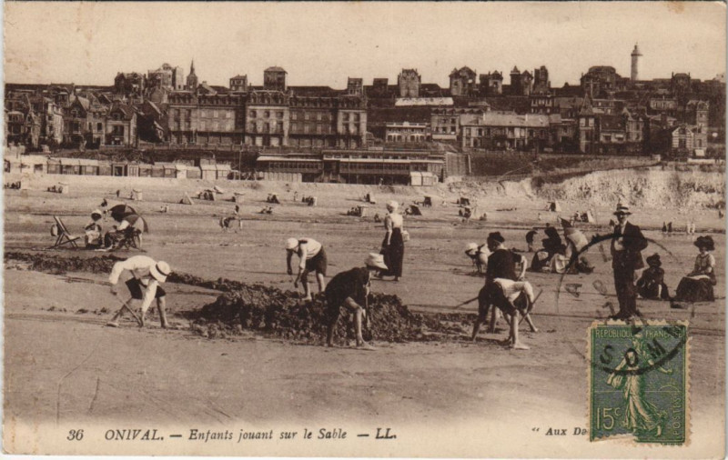 Carte postale ancienne Onival Enfants jouant sur le Sable