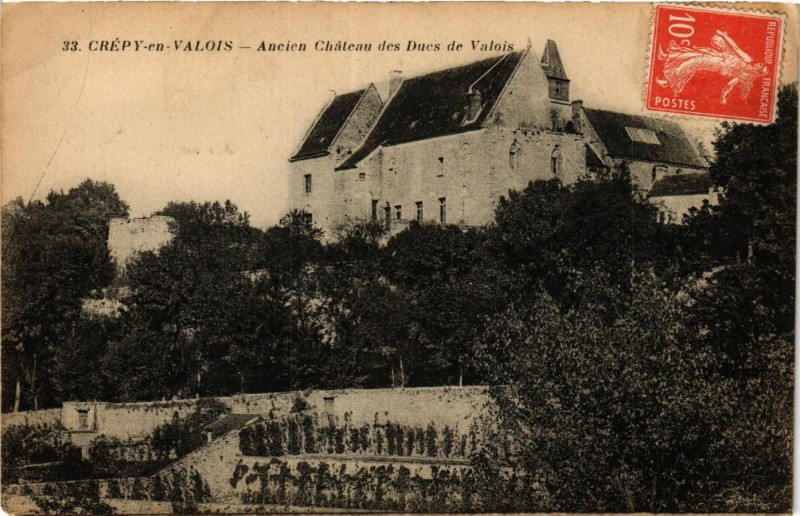 Carte postale ancienne Crepy-en-Valois - Ancien Chateau des Ducs de Valois à Crépy-en-Valois