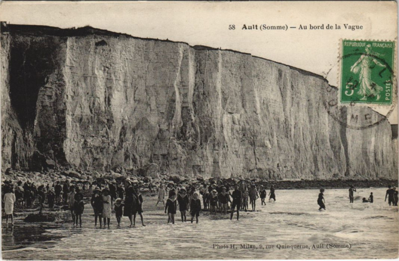 Carte postale ancienne Ault au bord de la Vague à Ault