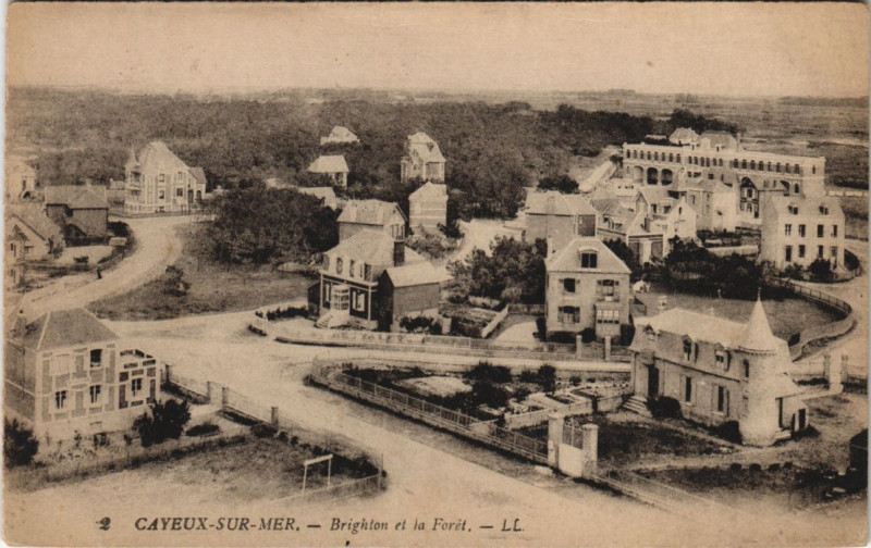 Carte postale ancienne Cayeux-Sur-Mer Brighton et la Foret à Cayeux-sur-Mer
