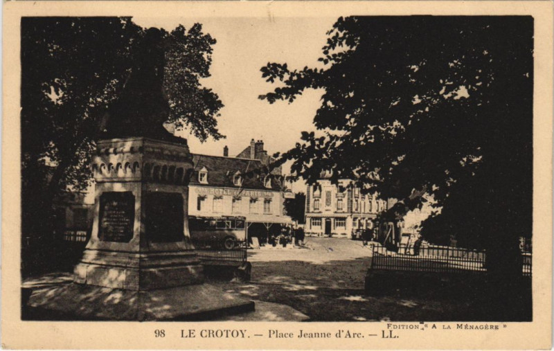 Carte postale ancienne Le Crotoy Place Jeanne d'Arc au Crotoy