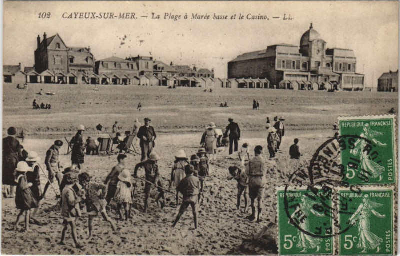 Carte postale ancienne Cayeux-Sur-Mer La Plage le Casino à Cayeux-sur-Mer