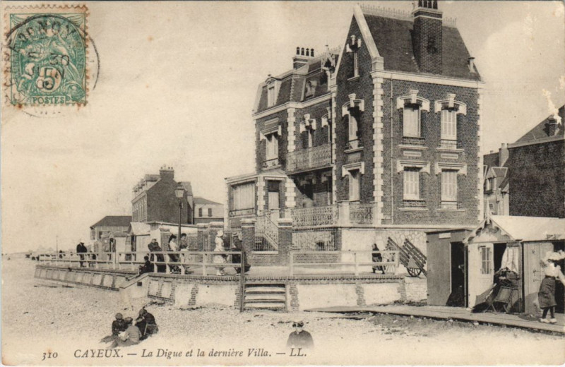 Carte postale ancienne Cayeux-Sur-Mer la Digue et la derniere Villa à Cayeux-sur-Mer
