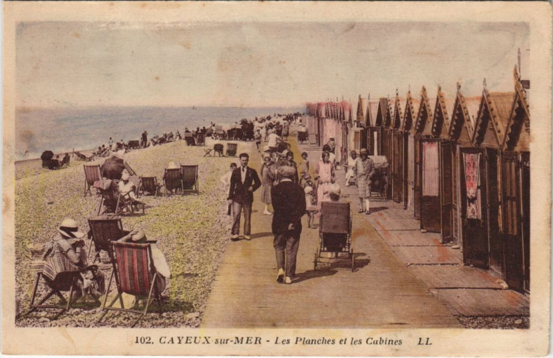 Carte postale ancienne Cayeux-Sur-Mer Les planches et les cabines à Cayeux-sur-Mer