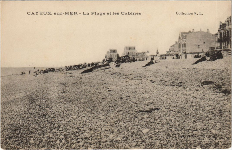Carte postale ancienne Cayeux-Sur-Mer La Plage et les cabines à Cayeux-sur-Mer