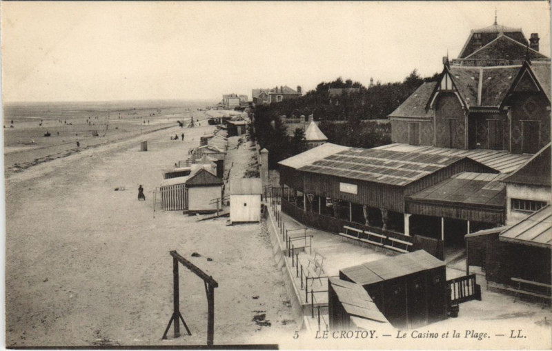 Carte postale ancienne Le Crotoy Le Casino et la plage au Crotoy
