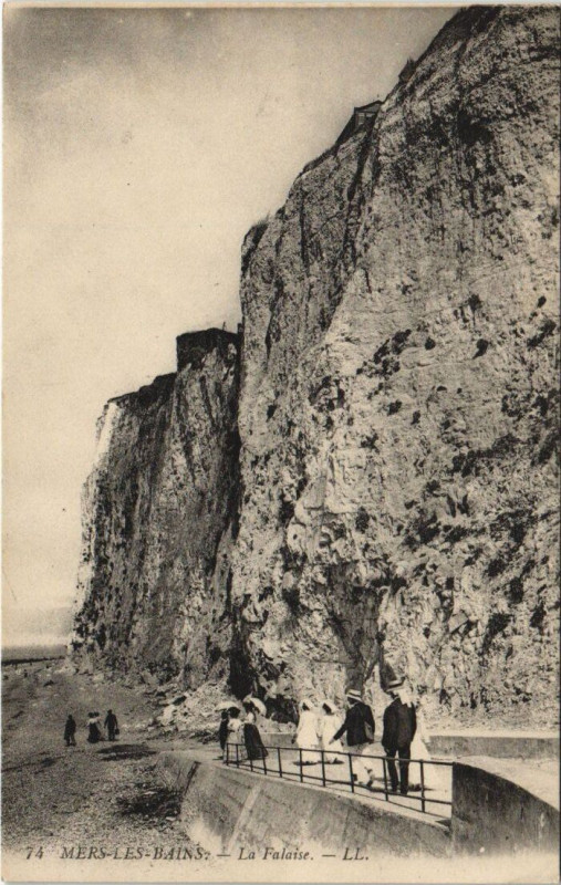 Carte postale ancienne Mers-Les-Bains La Falaise à Mers-les-Bains