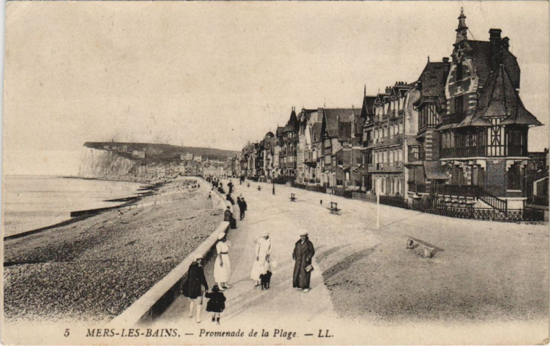 Carte postale ancienne Mers-Les-Bains Promenade de la Plage à Mers-les-Bains