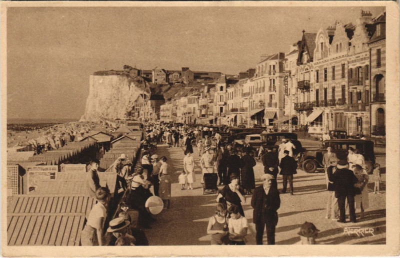 Carte postale ancienne Mers-Les-Bains La Plage et la Promenade à Mers-les-Bains