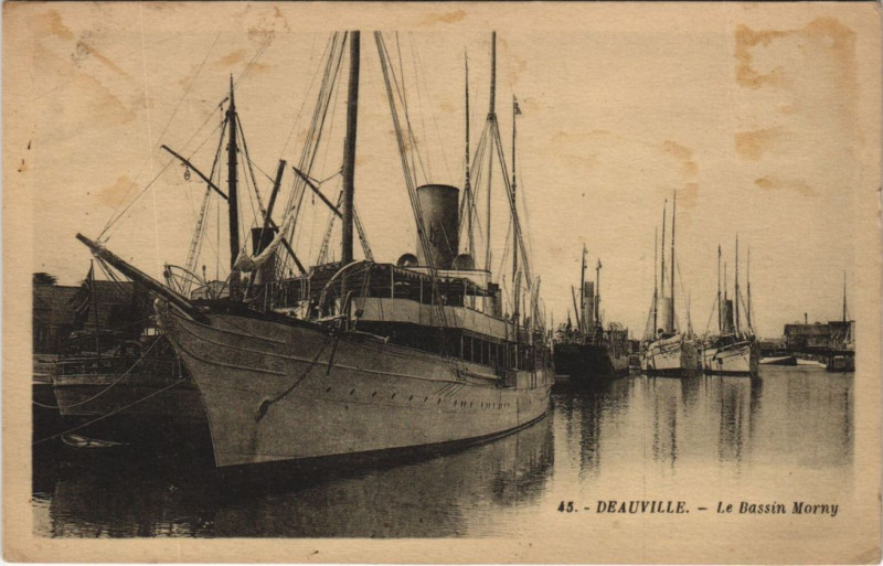 Carte postale ancienne Deauville Le Bassin Morny à Deauville