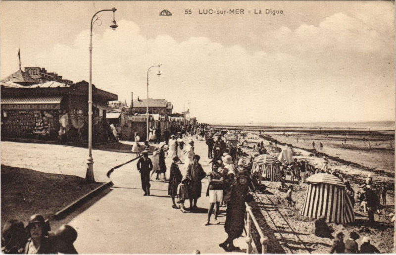Carte postale ancienne Luc-sur-Mer La Digue à Luc-sur-Mer