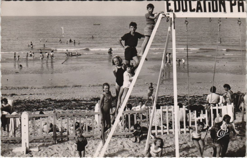 Carte postale ancienne Saint-Aubin L'Heure du Bain
