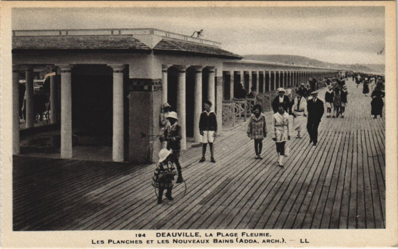 Carte postale ancienne Deauville Plage Fleurie - Les Plances et les Nouveaux Bains à Deauville