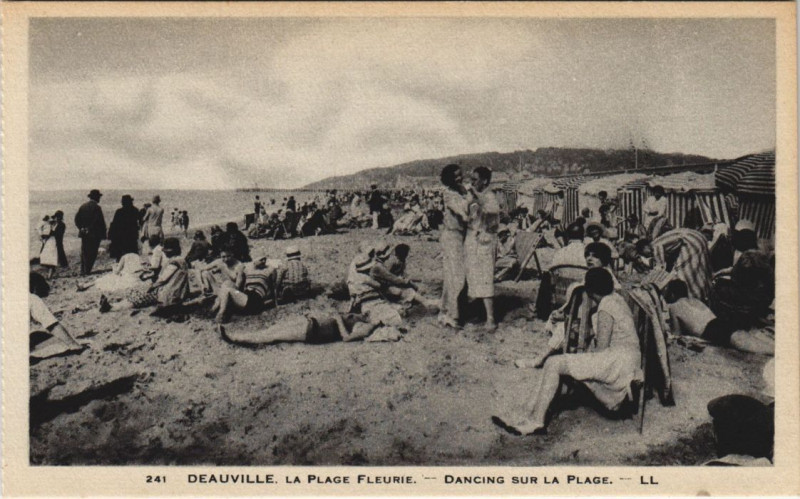 Carte postale ancienne Deauville La Plage Fleurie - Dancing sur la Plage à Deauville