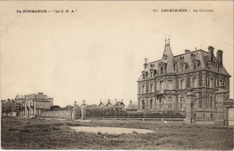 Carte postale ancienne Luc-sur-Mer Le Chateau à Luc-sur-Mer