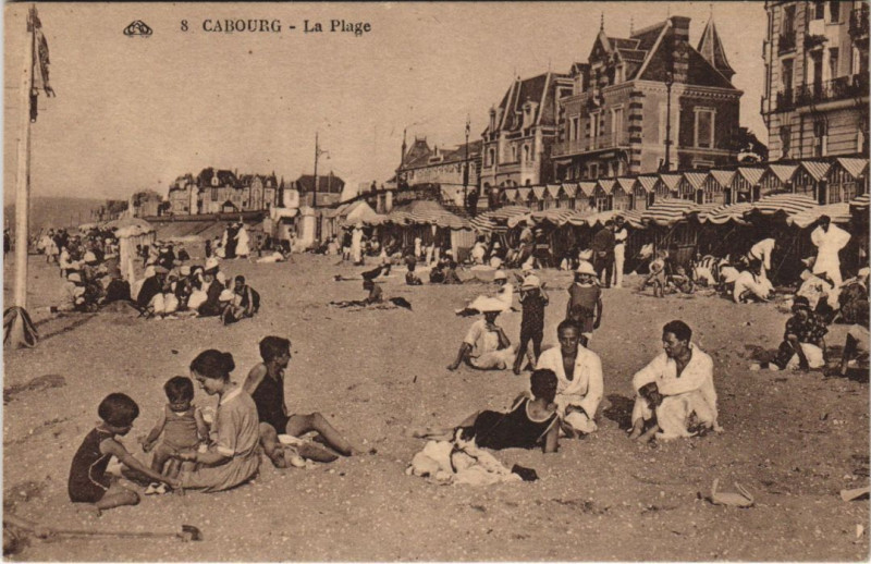 Carte postale ancienne Cabourg - La Plage à Cabourg