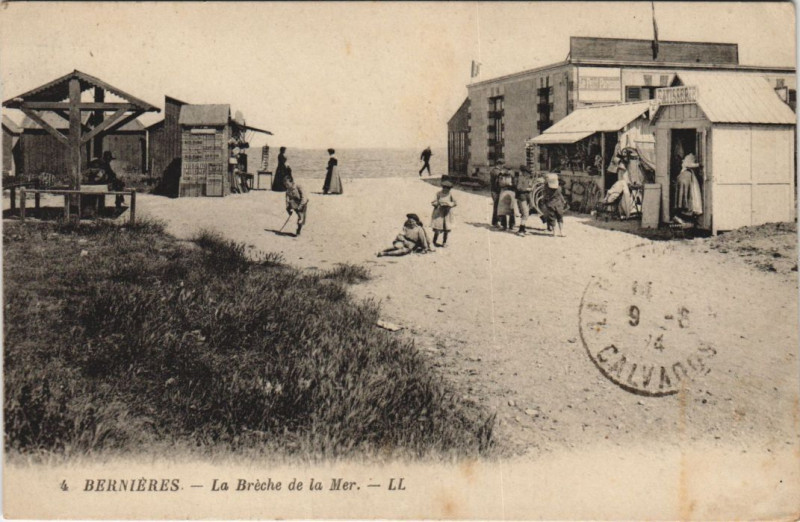 Carte postale ancienne Bernieres-sur-Mer La Breche de la Mer