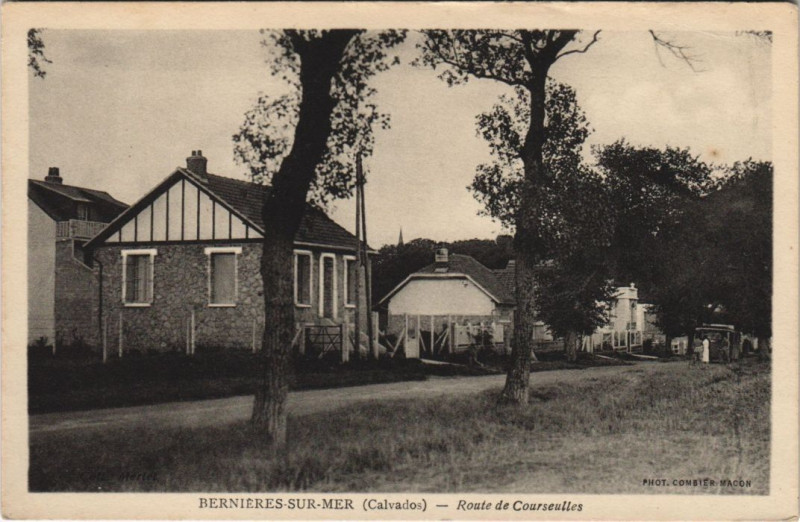 Carte postale ancienne Bernieres-sur-Mer Route de Courseulles