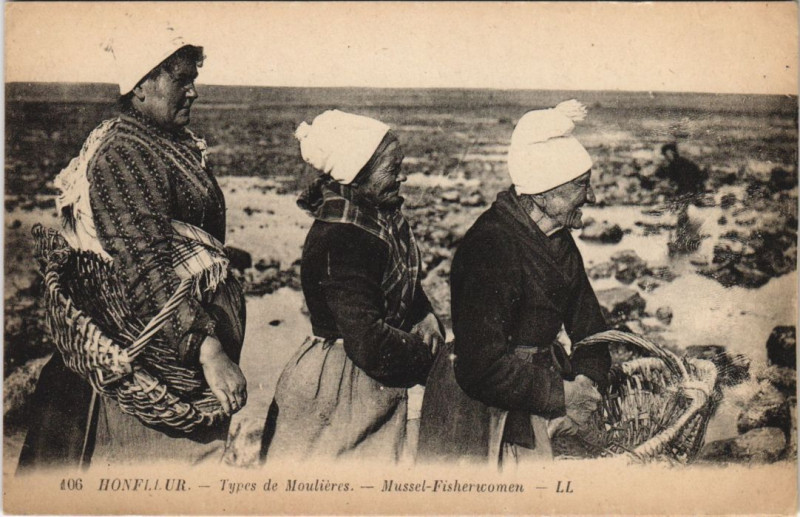 Carte postale ancienne Honfleur Types de Moulieres - Mussel-Fischerwomen à Honfleur
