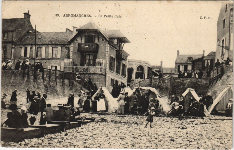 Carte postale ancienne Arromanches La Petite Cale