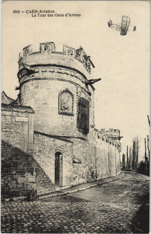 Carte postale ancienne Caen Aviation - La Tour des Gens d'Armes - Aircraft à Caen