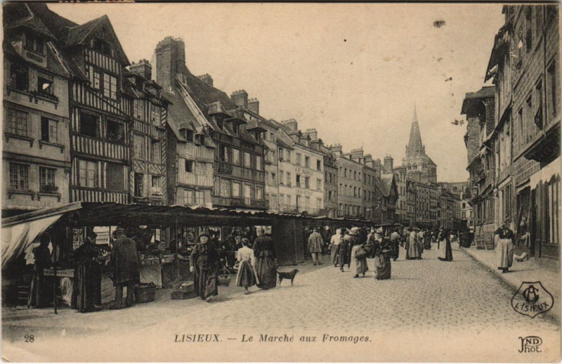 Carte postale ancienne Lisieux Le Marche aux Fromages à Lisieux