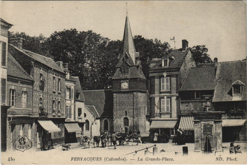 Carte postale ancienne Fervacques La Grande-Place