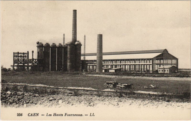 Carte postale ancienne Caen Les Hauts Fourneaux à Caen