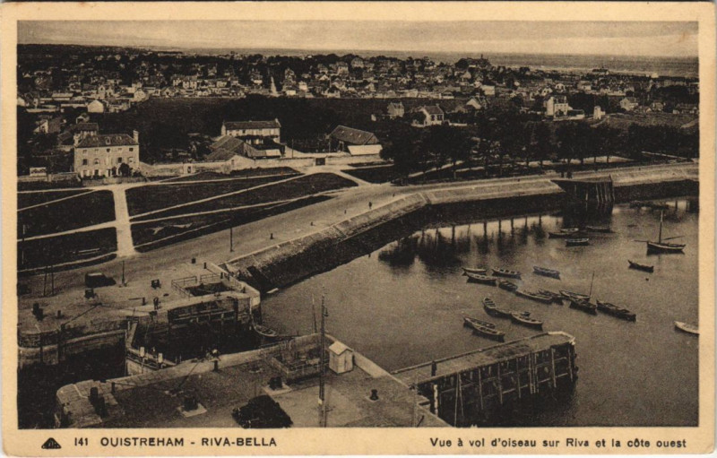 Carte postale ancienne Ouistreham Riva-Bella - Vue a Vol d'Oiseau sur Riva à Ouistreham