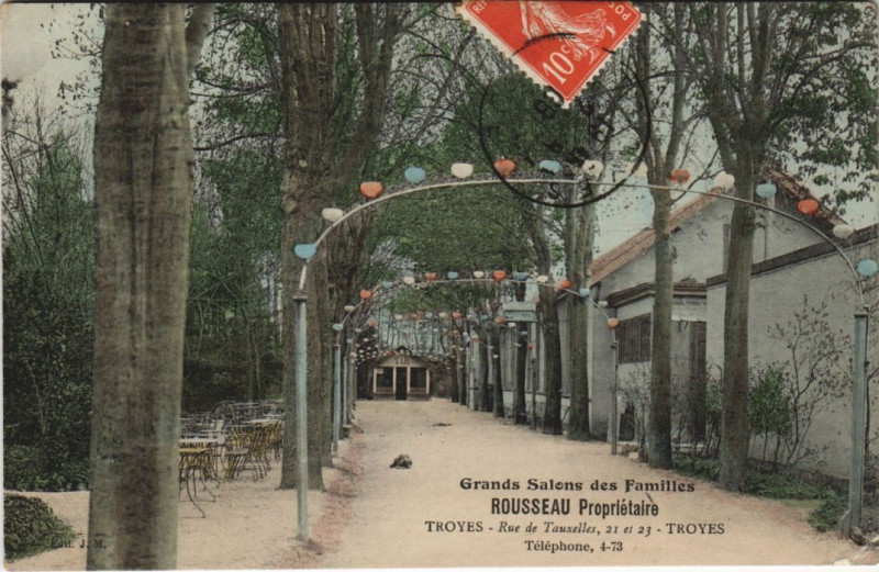 Carte postale ancienne Troyes 21, Rue des tauxelles Grands Salons des Familles Rousseau à Salon