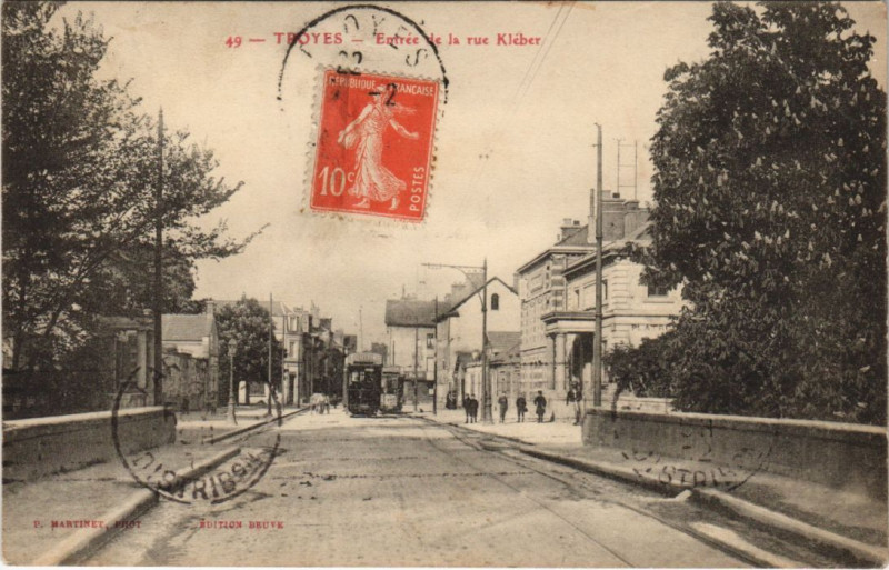 Carte postale ancienne Troyes Rue Kleber Entreee à Troyes