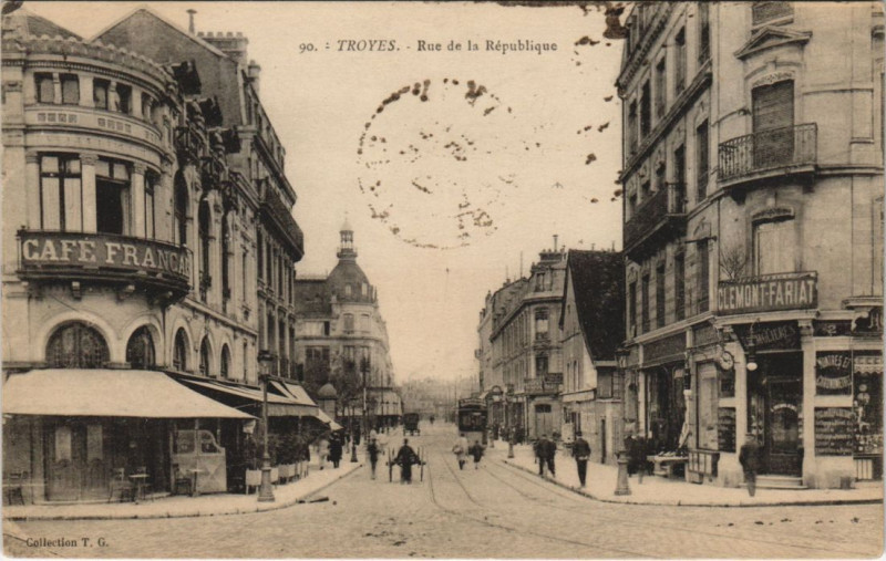 Carte postale ancienne Troyes Rue de la Repuiblique à Troyes