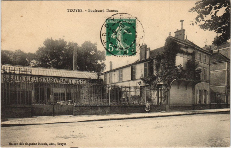 Carte postale ancienne Troyes Boulevard Danton à Troyes