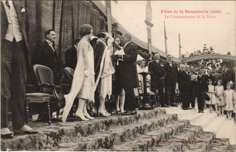 Carte postale ancienne Troyes Fetes de la Bonneterie 1925 Couronnement de la Reine à Troyes