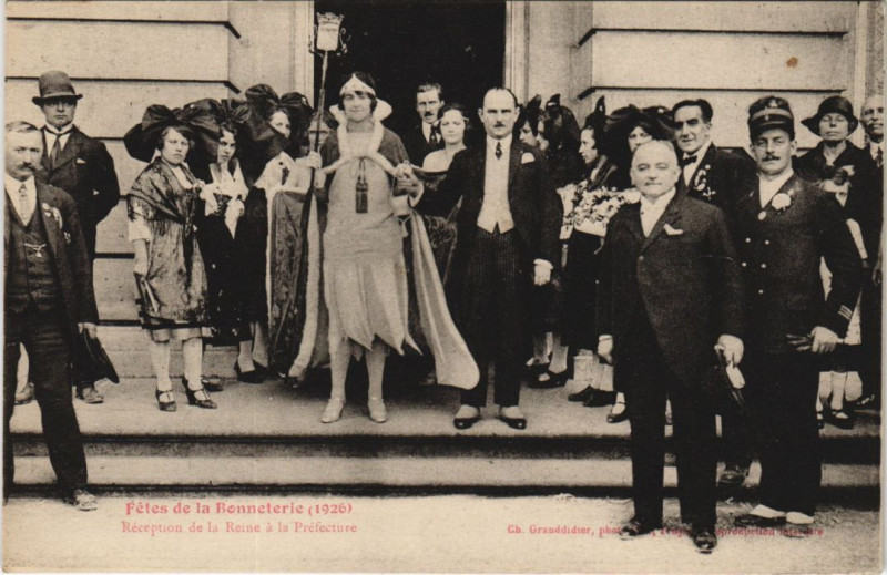 Carte postale ancienne Troyes Fetes de la Bonneterie 1925 Reception de la Reine à Troyes