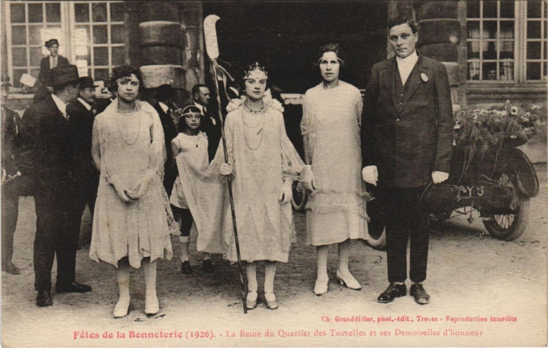 Carte postale ancienne Troyes Fetes de la Bonneterie 1925 reine quartier des tauxelles à Troyes