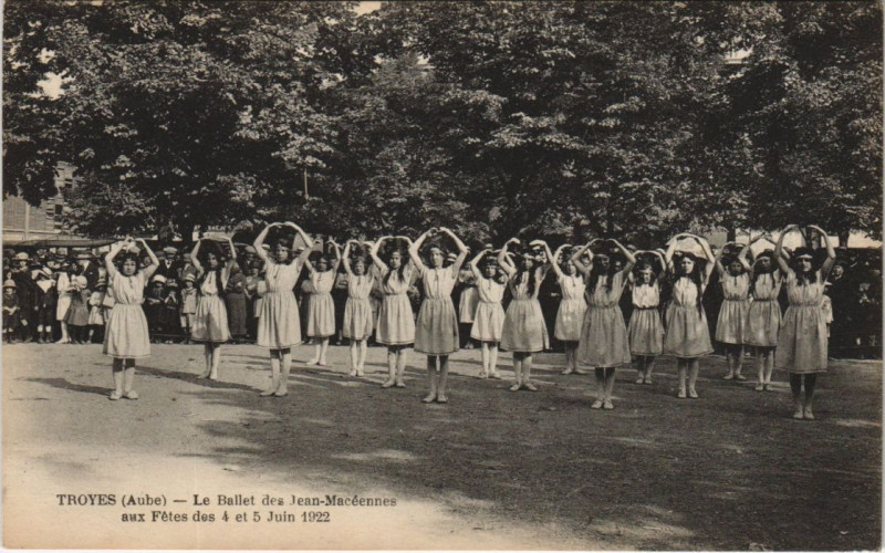 Carte postale ancienne Troyes Festival des Clairons et Trompettes 1922 Ballet à Troyes