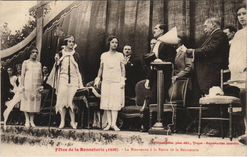 Carte postale ancienne Troyes Fetes de la Bonneterie 1925 Reine de la Bonneterie à Troyes