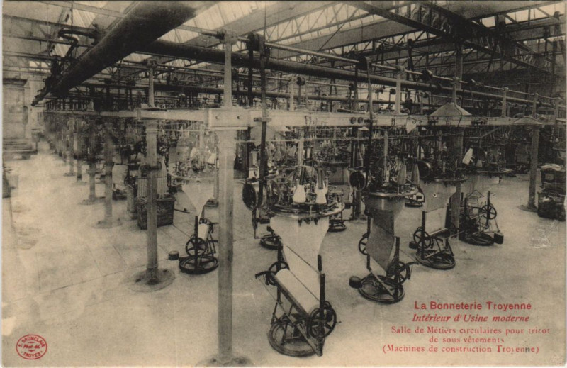 Carte postale ancienne Troyes Usine de la Bonneterie. Interieur Usine Moderne à Troyes