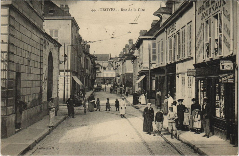Carte postale ancienne Troyes rue de la Cite à Troyes