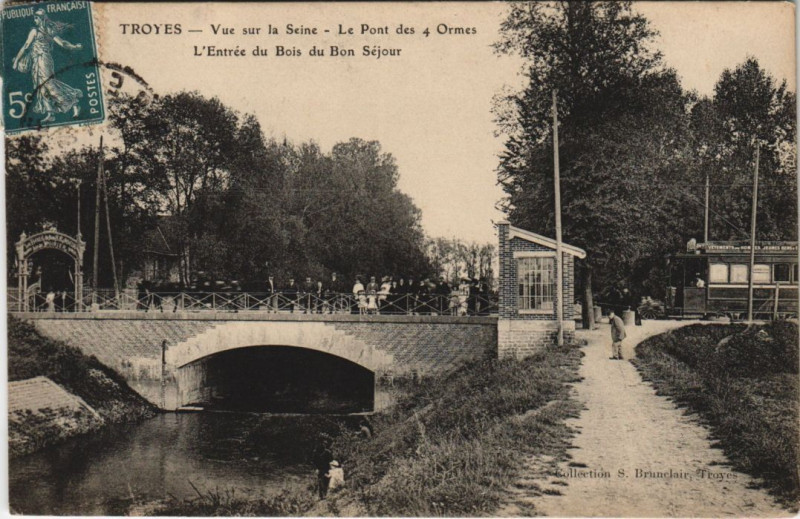 Carte postale ancienne Troyes Pont des 4 Ormes Bois du Bon Sejour à Ormes