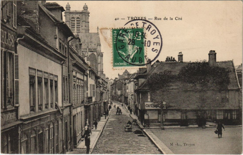 Carte postale ancienne Troyes rue de la Cite à Troyes