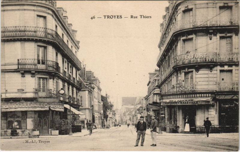 Carte postale ancienne Troyes Rue thiers à Troyes