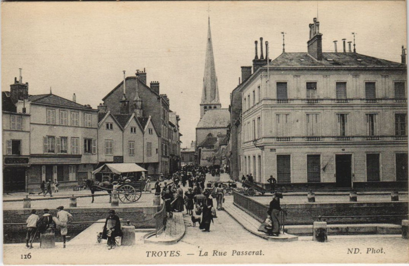Carte postale ancienne Troyes Rue Passerat à Troyes