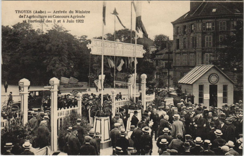 Carte postale ancienne Troyes Concours Agricole et Horticole 1922 Arrivee du Ministre à Troyes