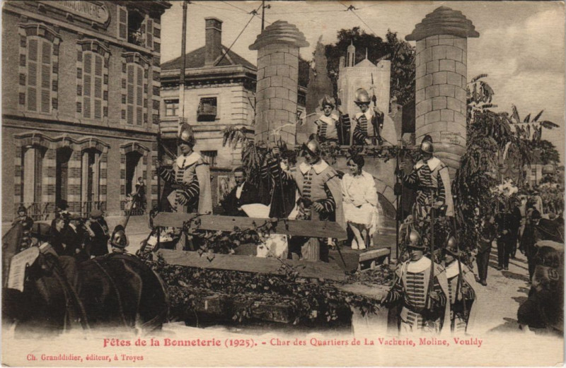 Carte postale ancienne Troyes Fetes de la Bonneterie 1925 Char Quartier de la Vacherie à Troyes